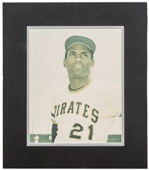 Roberto Clemente Signed/Inscribed 8x10" Photo of Clemente (Beckett)